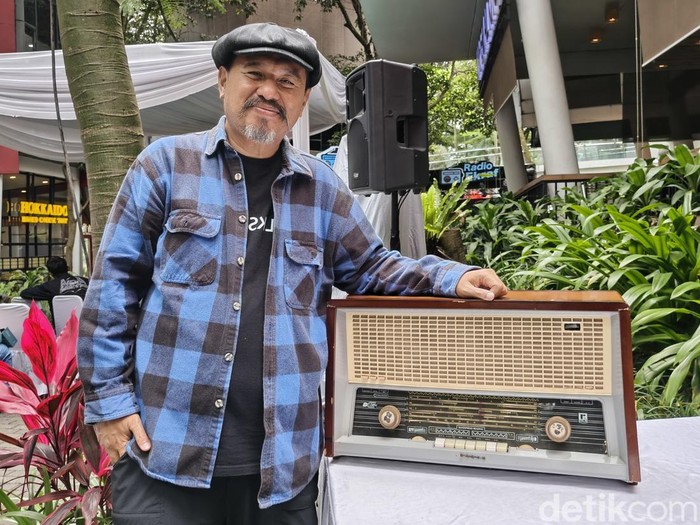 Deni Kurniawan dan cerita radio Ralin miliknya yang bersejarah.