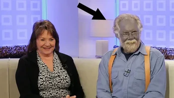 Pria ini, Paul Karason, kulitnya berubah menjadi biru secara permanen setelah bertahun-tahun mengonsumsi koloid perak: Foto: Buzzfeed