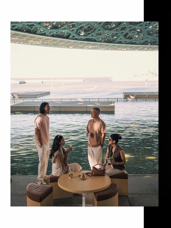 Gading Marten dan Medina Dina Jalan-jalan di Abu Dhabi.