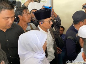 Khofifah Datangi Pengadilan Tipikor Penuhi Panggilan Jaksa KPK