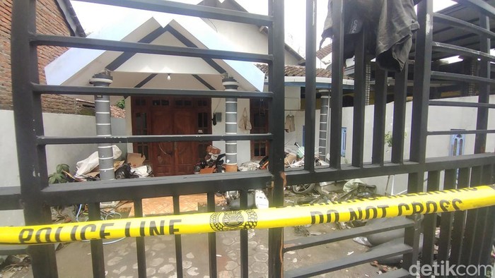 Rumah yang dijadikan gudang mutilasi motor curian di Desa Waung, Kecamatan Baron, Nganjuk