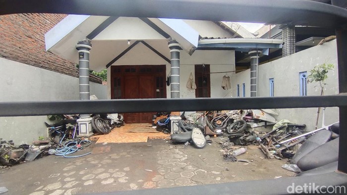 Rumah yang dijadikan gudang mutilasi motor curian di Desa Waung, Kecamatan Baron, Nganjuk