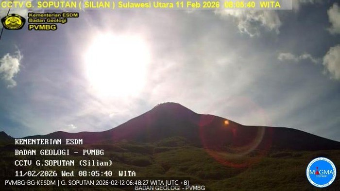 Gunung Soputan di Minahasa Tenggara berstatus waspada.