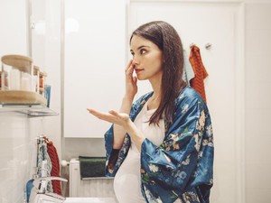 7 Bahan Skincare Terbaru Tidak Boleh untuk Ibu Hamil, Lagi Tren tapi Bahaya!