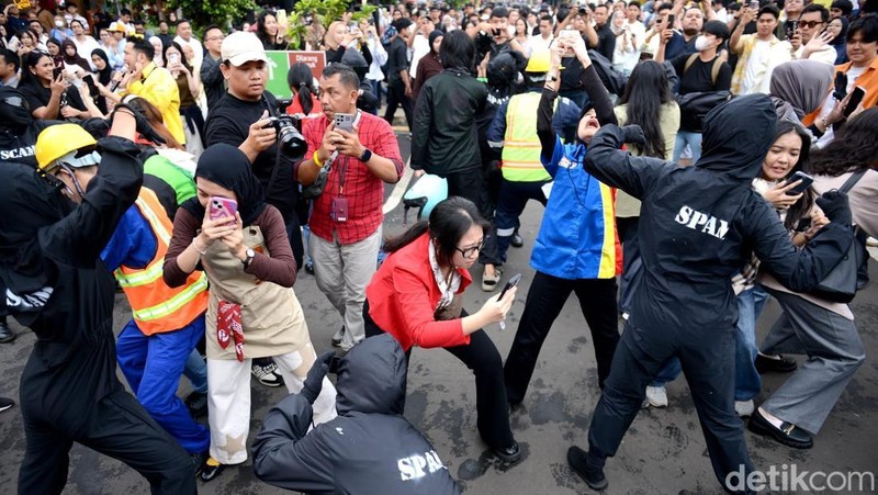 Lonjakan aktivitas digital selama bulan Ramadan kerap dimanfaatkan pelaku kejahatan siber untuk melancarkan aksi penipuan, terutama melalui layanan WhatsApp. Menyikapi kondisi tersebut, Indosat Ooredoo Hutchison (IOH) melalui merek IM3 memperkuat perlindungan pelanggan dengan menghadirkan sistem keamanan Satuan Anti Scam dan Spam (Satspam+) yang kini mampu memblokir penipuan melalui WhatsApp Call.