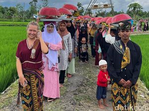 Roah 1001 Tebolak Beak, Tradisi Warga Lombok Timur Sambut Datangnya Ramadhan