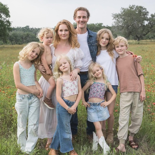 James Van Der Beek Meninggal, Ini Kenangan Manis Bersama Istri dan 6 Anak
