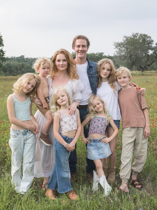 James Van Der Beek Meninggal, Ini Kenangan Manis Bersama Istri dan 6 Anak