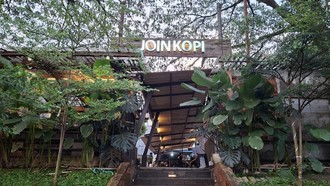 Tempat Ngopi Asyik di Depok, Sejuk di Bawah Pohon Rindang