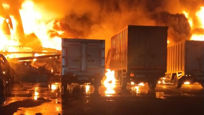 Kebakaran Pabrik Cat Cikupa Tangerang Diduga Korsleting, Api Sudah Padam