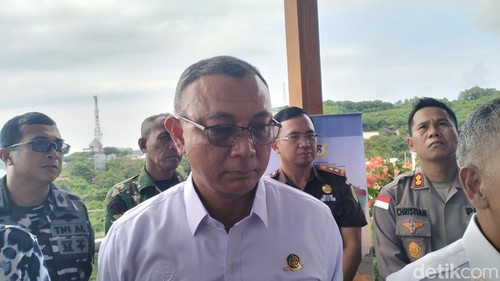Direktur Kesatuan Pengawasan Laut dan Pelayaran (KPLP) Kemenhub, Capt. Hendri Ginting, di sela kegiatan kampanye keselamatan pelayaran di Labuan Bajo, Kamis (12/2/2026). (Ambrosius Ardin)