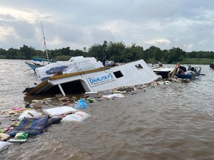 KM Dahliya F3 Tenggelam di Sungai Mahakam gegara Kelebihan Muatan