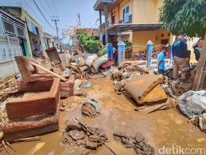 Luapan Sungai Cisunggalah Rendam 310 KK di Majalaya, Akses Jalan Terputus