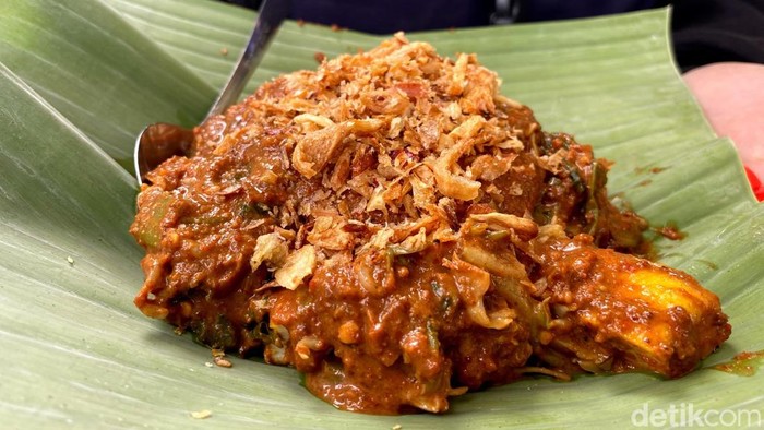 Lotek Mustikasari.