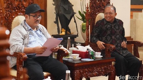 Menteri PPN/Kepala Bappenas Rahmat Pambudy bertemu Gubernur Bali Wayan Koster di Jayasabha, Rabu (11/2/2026).