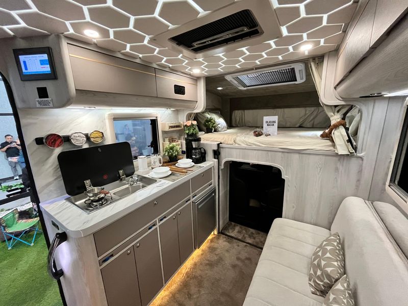 Modifikasi Toyota Rangga jadi motorhome garapan Baze