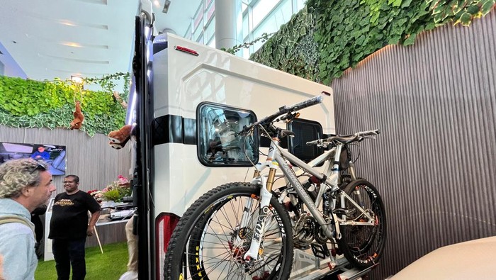 Modifikasi Toyota Rangga jadi motorhome garapan Baze