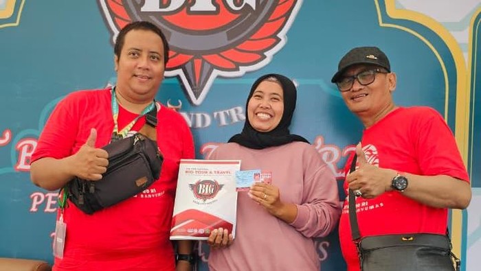 Polemik hadiah umrah dan mobil Brio dari acara jalan sehat HUT ke-80 RI di Banyumas berlanjut. 