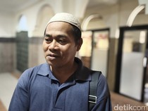 Kesetiaan Nurholis di Balik Masjid Bersejarah Mungsolkanas
