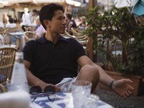 Momen Pangeran Mateen Hangout di Swiss hingga Sarapan di Kolam Renang