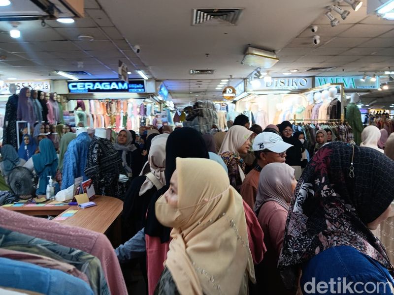 Pasar Tanah Abang mulai ramai jelang Puasa