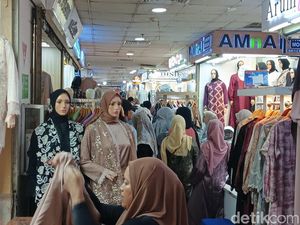 Puasa Sebentar Lagi, Ibu-ibu Mulai Serbu Tanah Abang