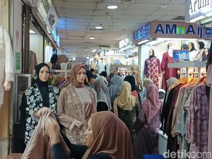 Puasa Sebentar Lagi, Ibu-ibu Mulai Serbu Tanah Abang