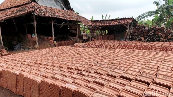 Perajin Genting Lamongan