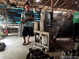 Perajin Genting di Lamongan Kembali Bergeliat