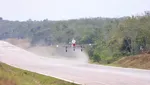Penampakan Jet Tempur F-16 dan Super Tucano Landing di Jalan Tol