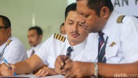 Jenazah kedua korban dievakuasi dari Bandara Korowai Batu pada Kamis (12/2) sekitar pukul 07.00 WIT. Jenazah kedua korban kini berada di RSUD Mimika untuk proses identifikasi dan autopsi. 