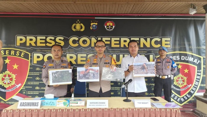 Polres Dumai membongkar praktik perambahan kawasan konservasi di Taman Wisata Alam Sungai Dumai, Kamis (12/2/2026).