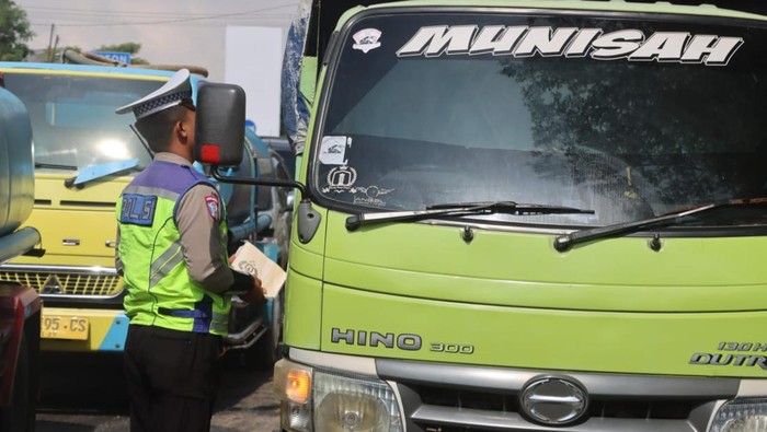 Polresta Serang Gelar Operasi Keselamatan Maung 2026, Truk Pasir ODOL Ditilang