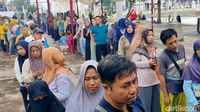 Minyak goreng premium dijual Rp15 ribu per liter, lebih rendah dibanding harga pasar yang mencapai Rp21 ribu. Sementara gula premium dibanderol Rp13 ribu per kilogram, di bawah harga pasar Rp15 ribu.