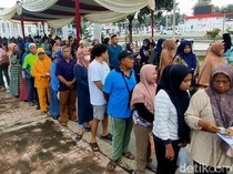 Ratusan Warga Serbu Pasar Murah Pemkot Pasuruan