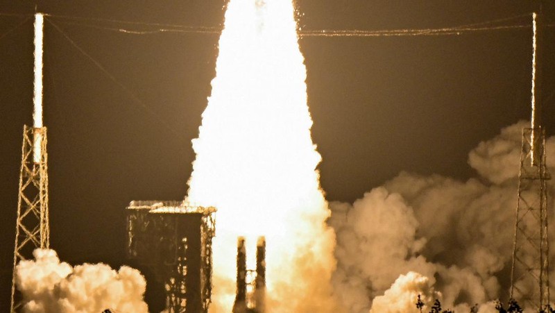 Roket United Launch Alliance (ULA) Vulcan Centaur VC4S berhasil diluncurkan membawa wahana antariksa keamanan nasional Amerika Serikat dalam misi USSF-87. Peluncuran berlangsung dari Kompleks Peluncuran Luar Angkasa-41 di Stasiun Angkatan Luar Angkasa Cape Canaveral, Florida, Amerika Serikat, Kamis (12/2/2026). REUTERS/Steve Nesius