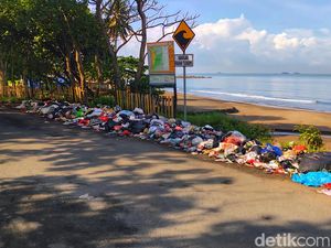Sampah oh Sampah, Tak Henti Menodai Jalur Wisata Pantai Sukabumi