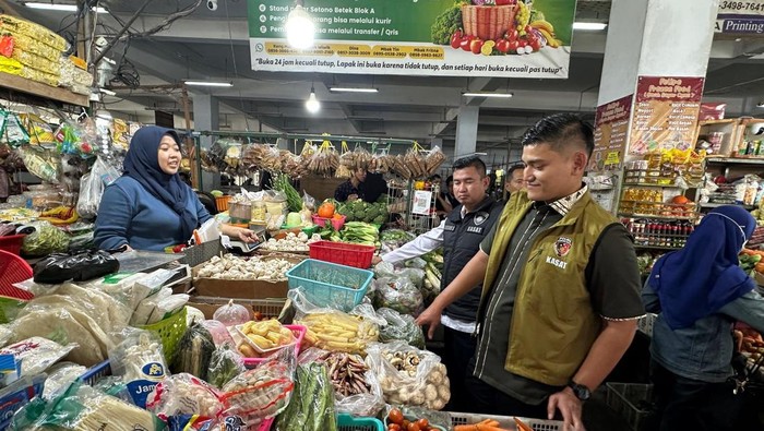 Satgas Saber Pangan Polres Kediri Kota melakukan sidak di pasar