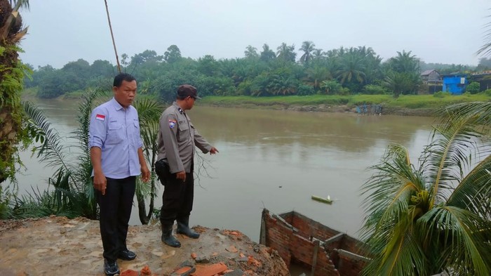 Satu unit rumah di Muara Enim Roboh dan hanyut akibat hujan deras