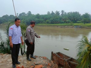 Rumah di Muara Enim Roboh dan Hanyut ke Sungai Lematang
