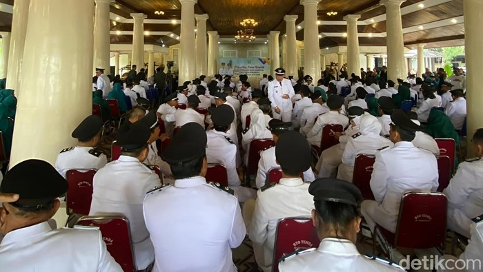 Sebanyak 138 Kuwu berada di Pendopo Indramayu untuk dilantik, Kamis (12/2/2026).