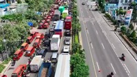 Sopir Angkot Demo Tutup Jalan, Lalin di Bekasi Macet Parah
