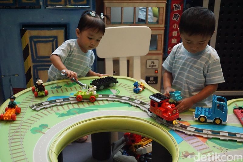 Senangnya! 5 Keluarga Pemenang Winter's Squad Nutrilon Jelajahi Hong Kong