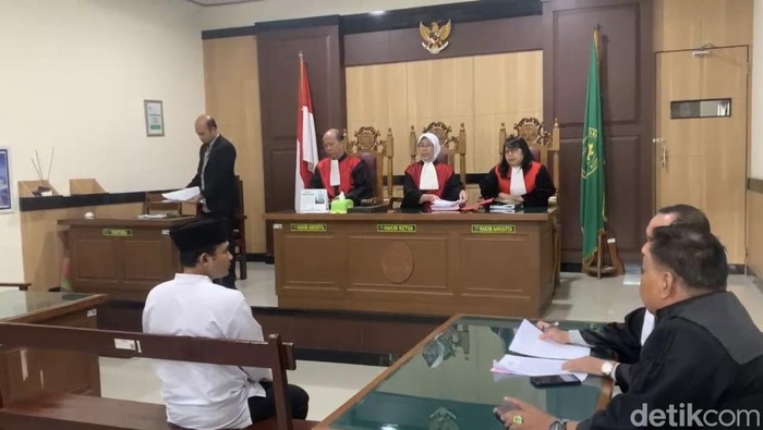 Sidang vonis Ahmad Midhol di Pengadilan Negeri Gresik