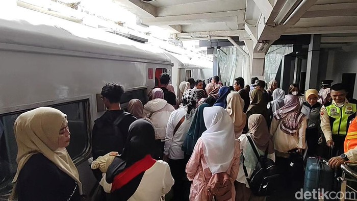 Suasana di Stasiun Bandung