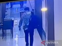 Gerak-gerik Maling Laptop Pakai Lanyard di Hotel Bintang 5 Jakarta