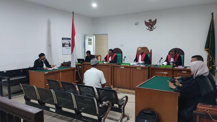 Terdakwa Arisman  mantan kades PALI jalani sidang vonis di Pengadilan Tipikor PN Palembang
