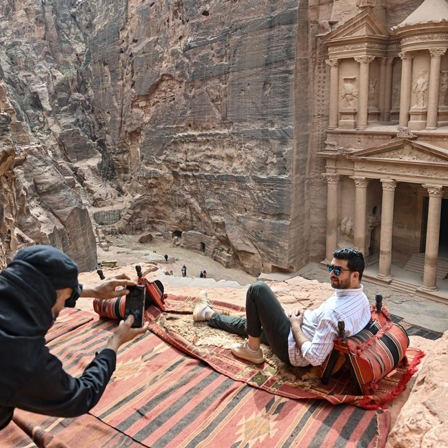 Terpikat Kota Batu Petra yang Jadi Keajaiban Dunia