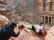 Terpikat Kota Batu Petra yang Jadi Keajaiban Dunia