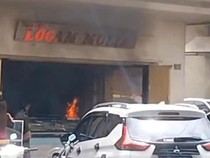 Lempar Molotov ke Toko Emas Bikin Terbakar, Emak-emak Diamankan Warga